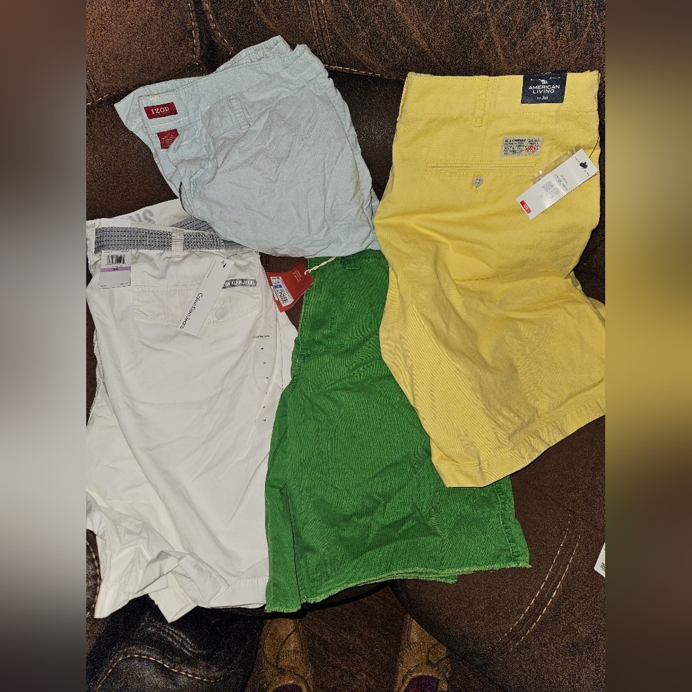 Lot of men's shorts 38 Calvin Klein IZOD etc